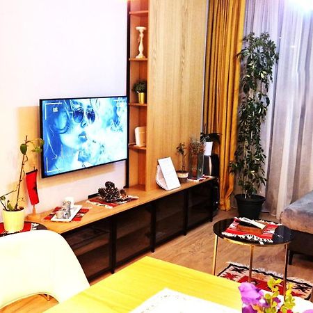 Central Comfy Apartment Tirana Bagian luar foto