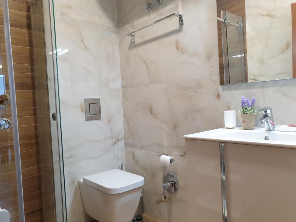 Central Comfy Apartment Tirana Bagian luar foto