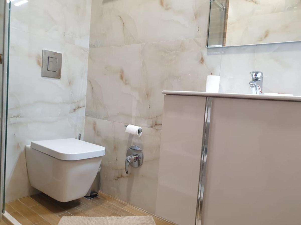 Central Comfy Apartment Tirana Bagian luar foto