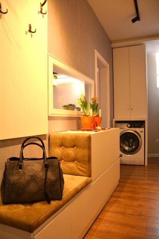 Central Comfy Apartment Tirana Bagian luar foto