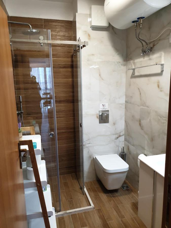 Central Comfy Apartment Tirana Bagian luar foto